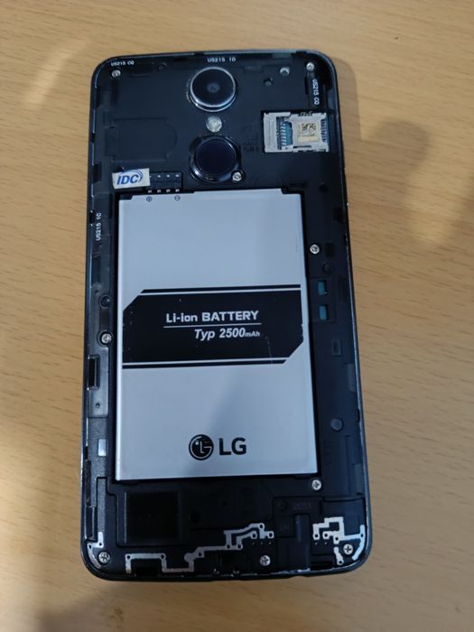 Смартфон LG K8 2017 us215