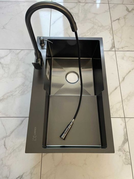 Мийка кухонна Luminex 7848 см права і кран з висувним виливом з латуні