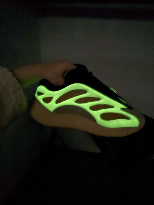 Buty Adidas Yeezy 700 V3 Safflower Glow In The Dark Sneakers Hype