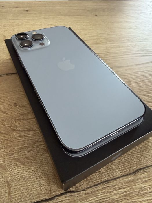 iPhone 13 Pro Max 256GB в цвете Sierra Blue