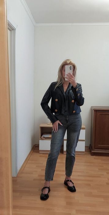 Одним лотом вещи на девушку