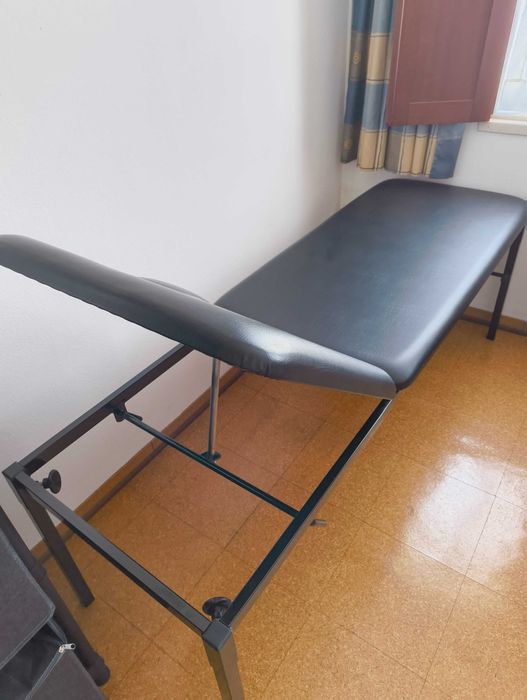 Marquesa clínica com buraco facial, como nova.