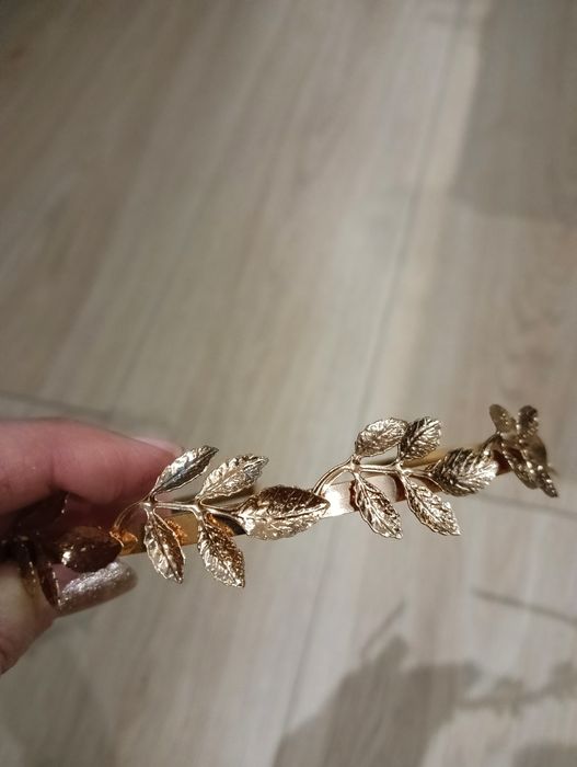 Opaska ze złotymi listkami