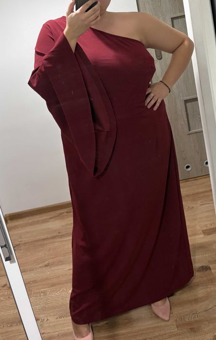 Maxi długa sukienka bordowa plus size 54 na jedno ramię