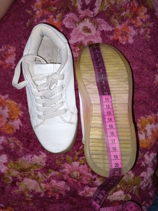 Для дівчинки кроси