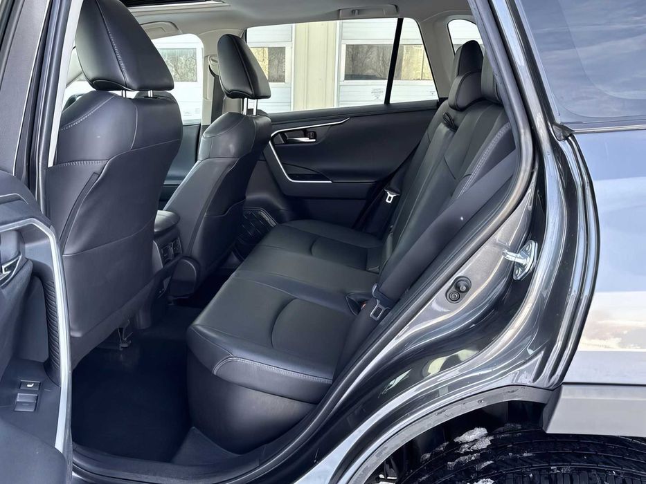 Toyota RAV4 Limited      2022