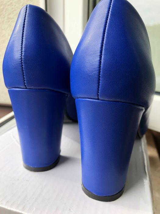 czółenka chabrowe na słupku 36