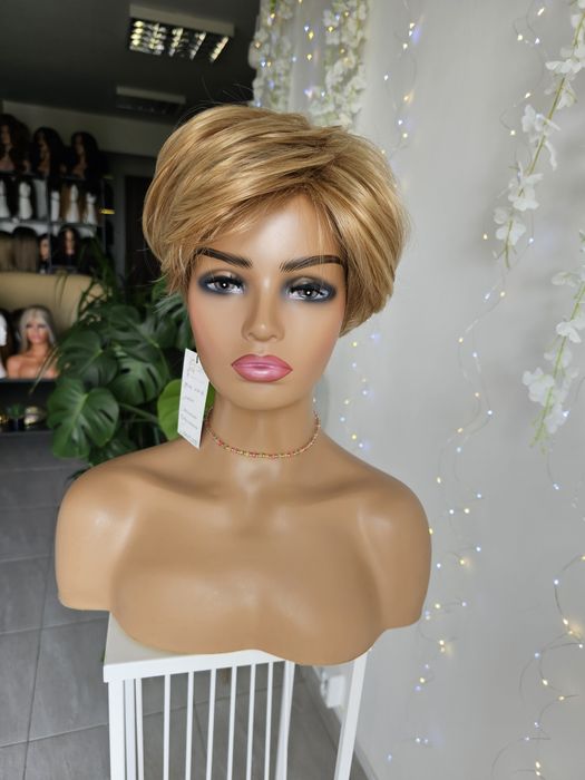 Krótka peruka bursztynowy słoneczny blond KBS-24 naturalna fryzura