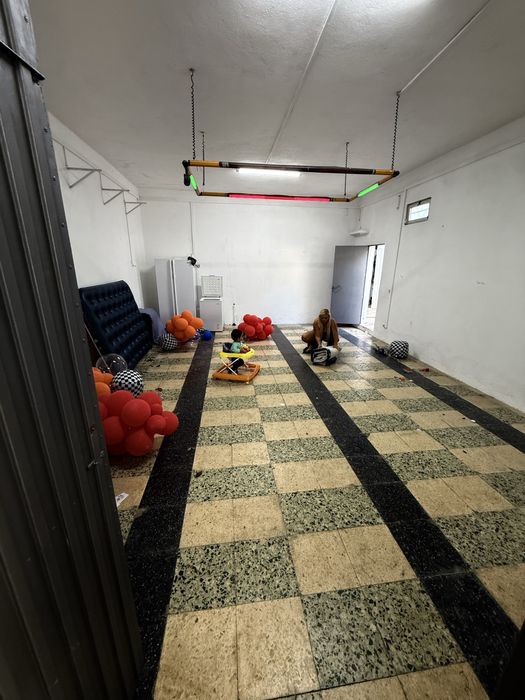 Alugo garagem ou espaco para armazem Olival basto