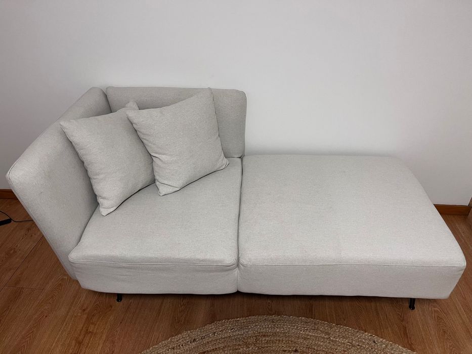 Chaise longue com almofadas