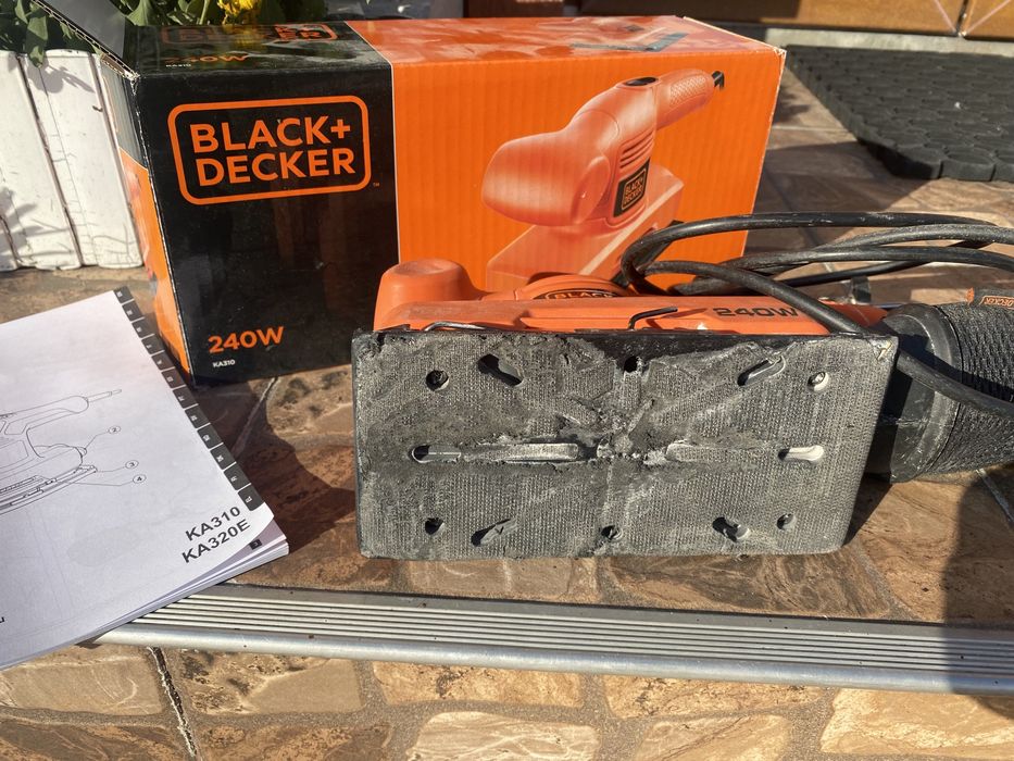 Вібраційна шліфмашина Black&Decker KA310