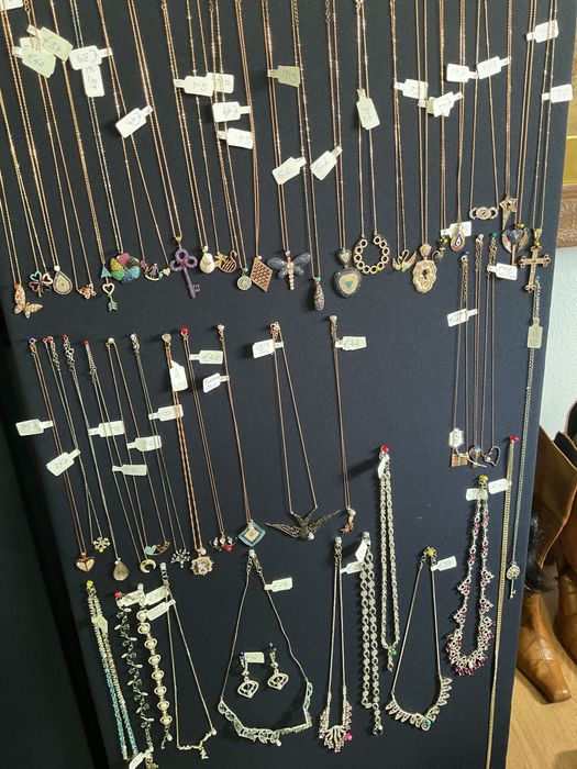 Brincos anéis colares fios vintage