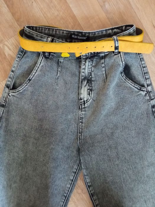 Джинси жіночі ,стильні, розмір 27