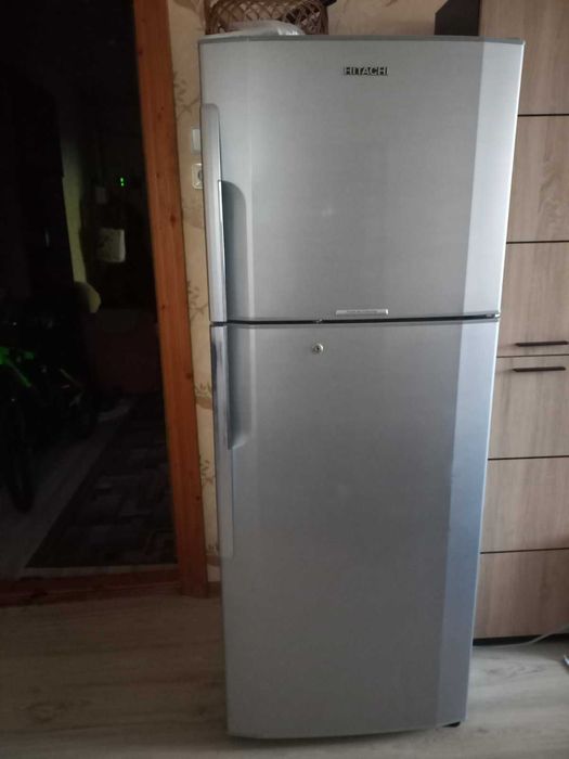 Продам холодильник HITACHI.