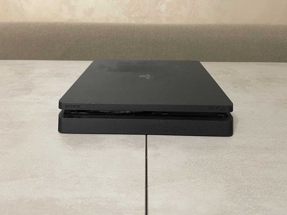 Ігрова приставка Sony Playstation PS4 CUH-2215B Slim, 500GB