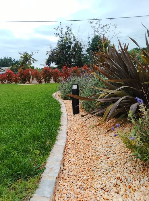Manutenção de jardins e limpezas de terrenos