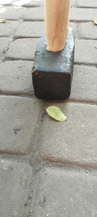 Młot 5kg , nowy trzonek , stary porządny