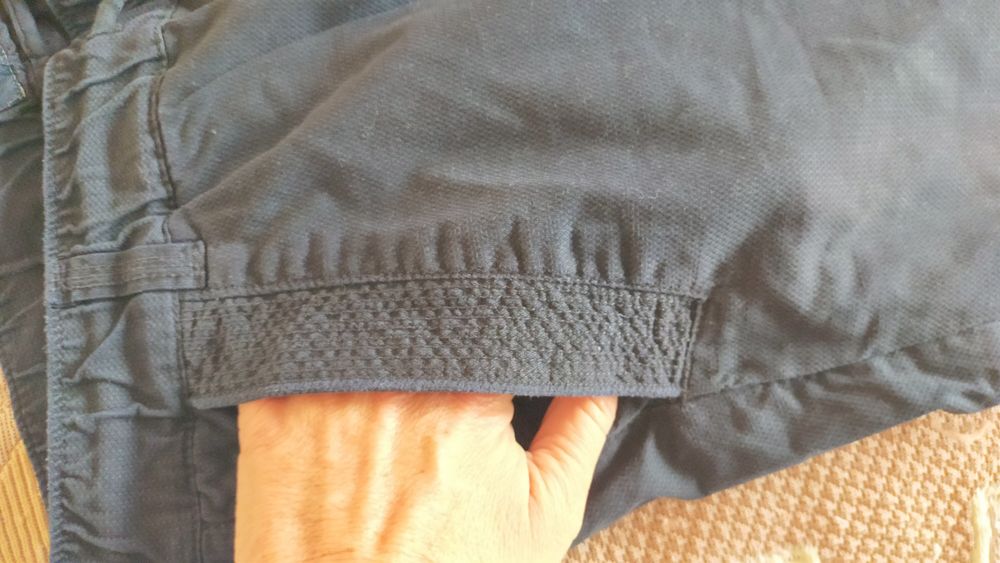 Czarne joggery bawełniane Reserved r.33
