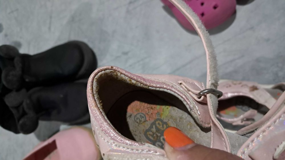 Sapatos 2/3anos varios tamanhos