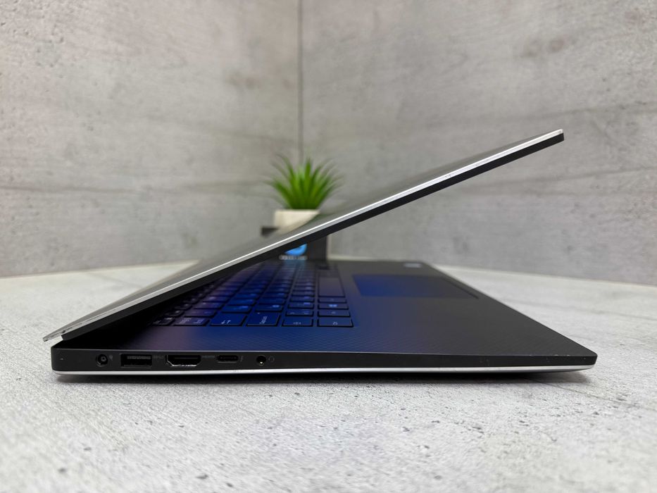 Сенсорний ноутбук Dell Xps 15 9550/i7-6700HQ/Nvidia/4k ips/256gb ssd