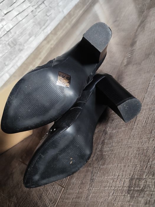 Czarne eleganckie botki r.39