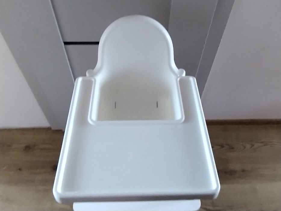 Krzesełko do karmienia Ikea z podnóżkiem i tacką