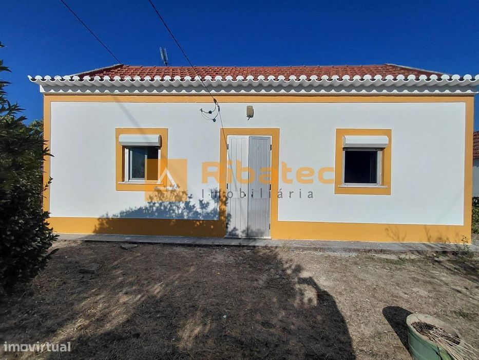 Moradia T2 remodelada com terreno na Fajarda