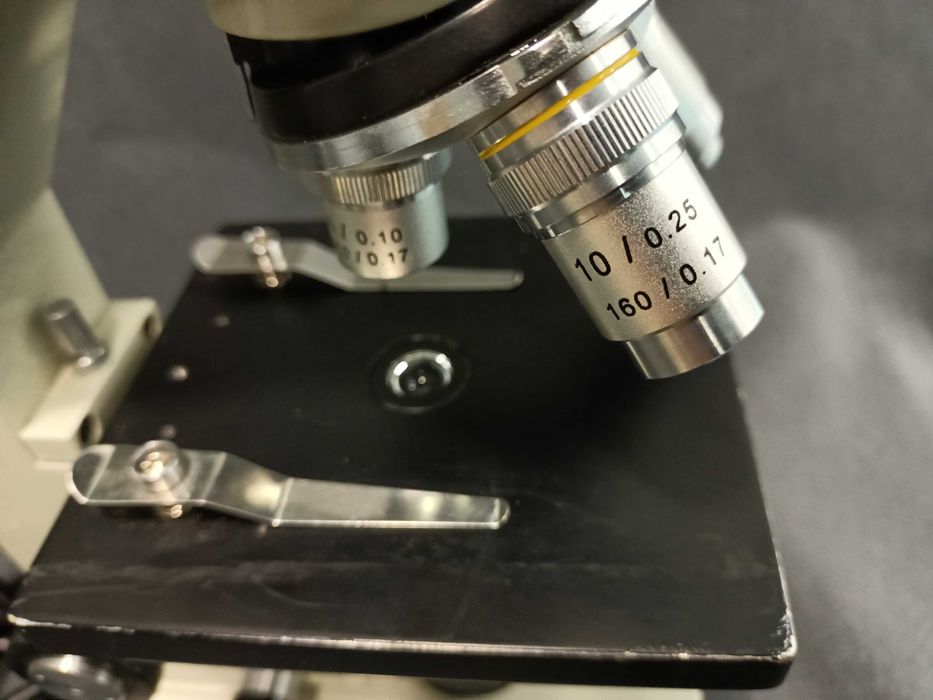 Микроскоп лабораторный с подсветкой из Германии