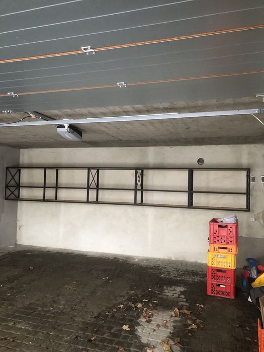 Підвісні стелажі