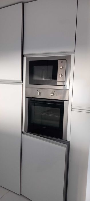 T2 Renovado Rua Do Lugarinho Equipado Com Ar Condicionado 223M€ Venda