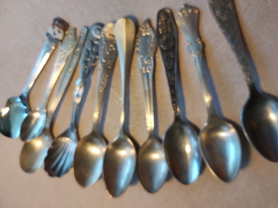 Stare łyżeczki kolekcjonerskie