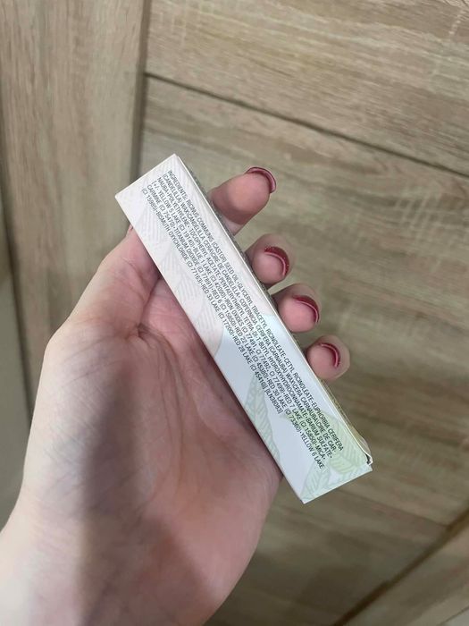 pomadka Clinique Almost Lipstick w odcieniu Black Honey