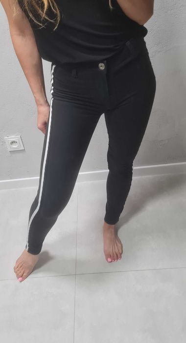 Czarne jeansy Bershka XS