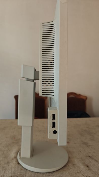 Monitor komputerowy 24" NEC EA243WM pivot
