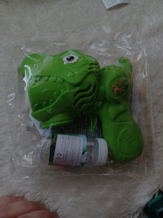 Bańki,  pistolet , dinozaur