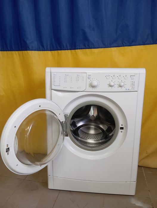 Стиральная машина Индезит IWSC5105