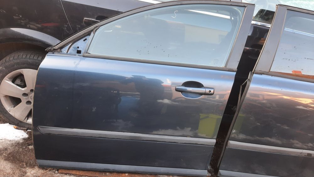 Lak. 466-46 drzwi lewe kompletne Volvo V50
