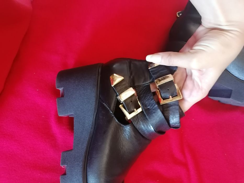 Botas pretas tamanho 37