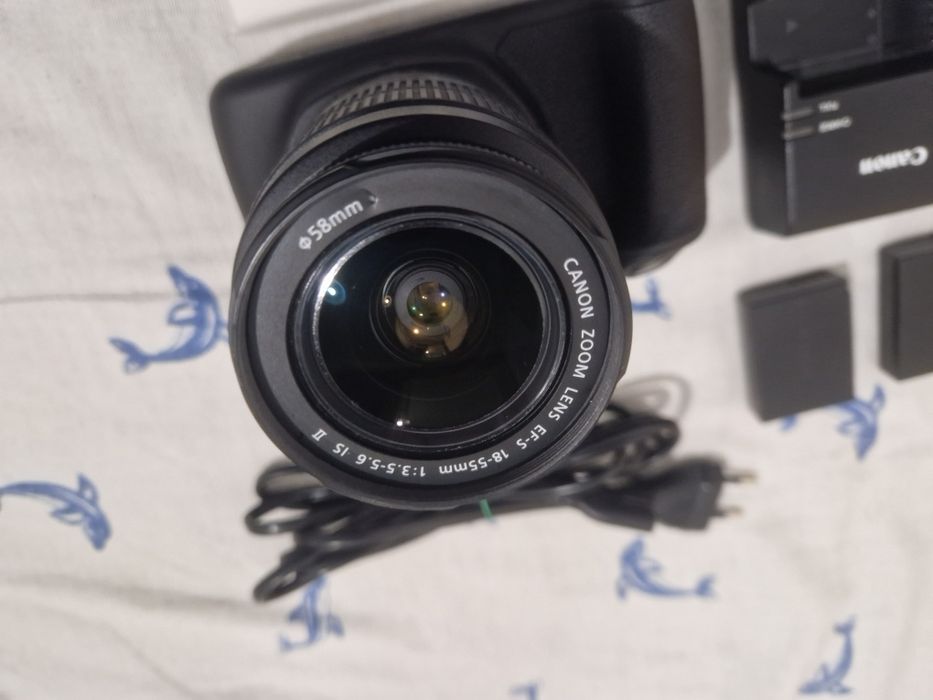 Máquina Fotográfica Canon EOS 1200d + objetiva canon EF-S 18-55mm II