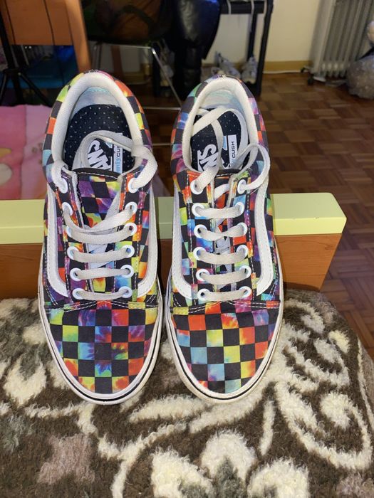 Vendo vans coloridos