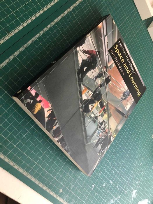 HERTZBERGER, Herman: Space and Learning (Portes Grátis)