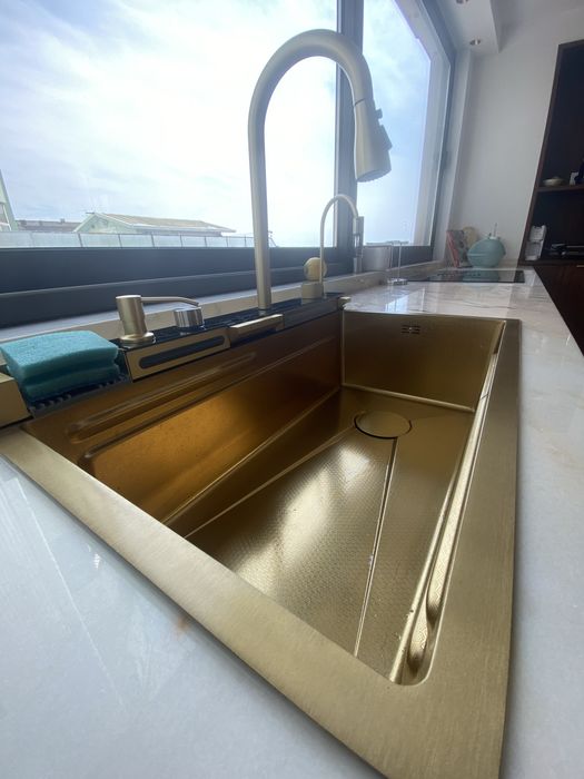 Villa / Mansão T3 ou T6 + Studio + 2 lojas