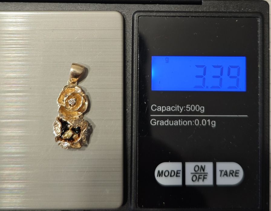 Золотий кулон, з діамантом і сапфіром, Roberto Bravo.