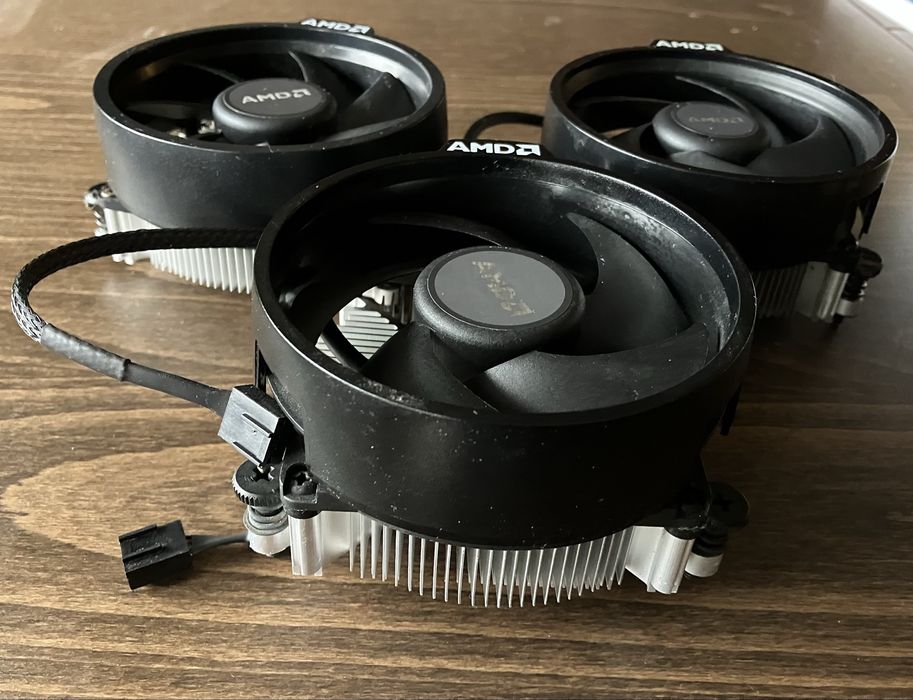 3x AMD Ryzen 3 1200 + 3 coolers AMD Wraith Stealth – Tudo a funcionar