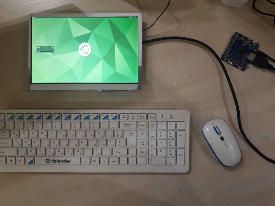Odroid C0 зі встановленою Ubuntu Mate 20.04 та блоком живлення