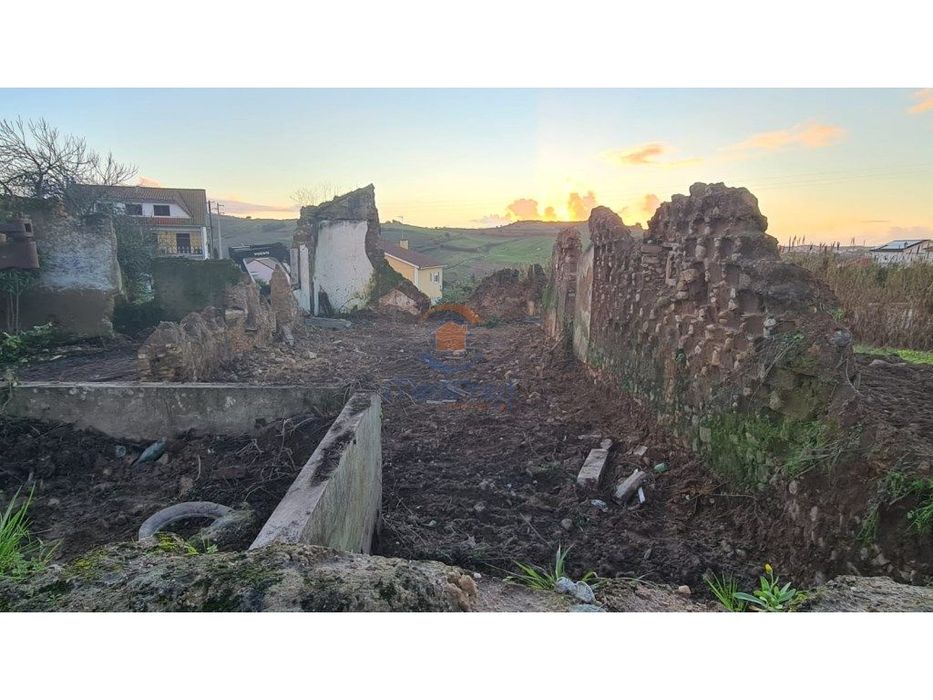 Ruína com 170 m2 em terreno com 500 m2 | Arneiros, Ventosa TVD