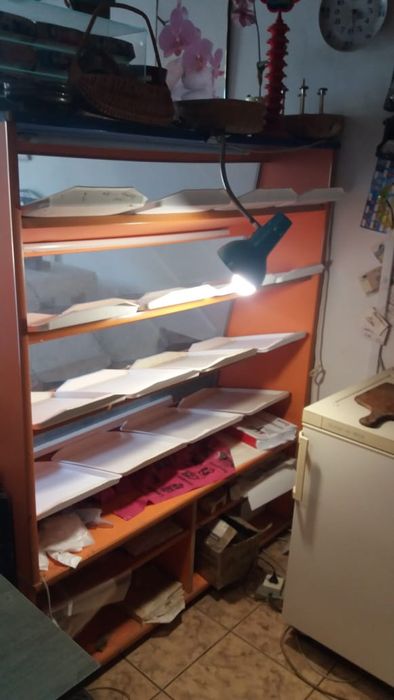 Стелажі для їжі может комусь потрібні