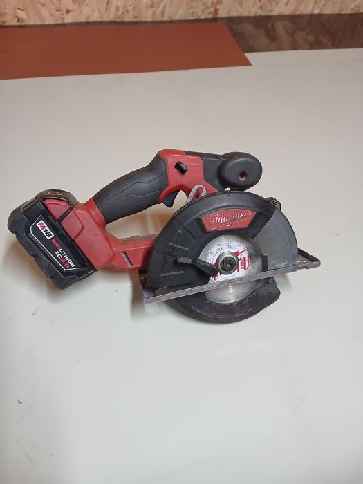 Milwaukee 2782 циркулярка по металу