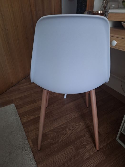 Empty Chair64729969833473121