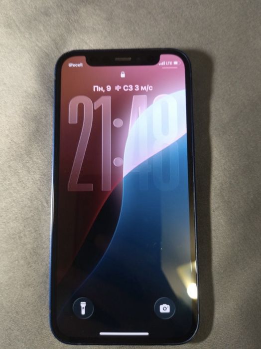 iPhone 12 mini.